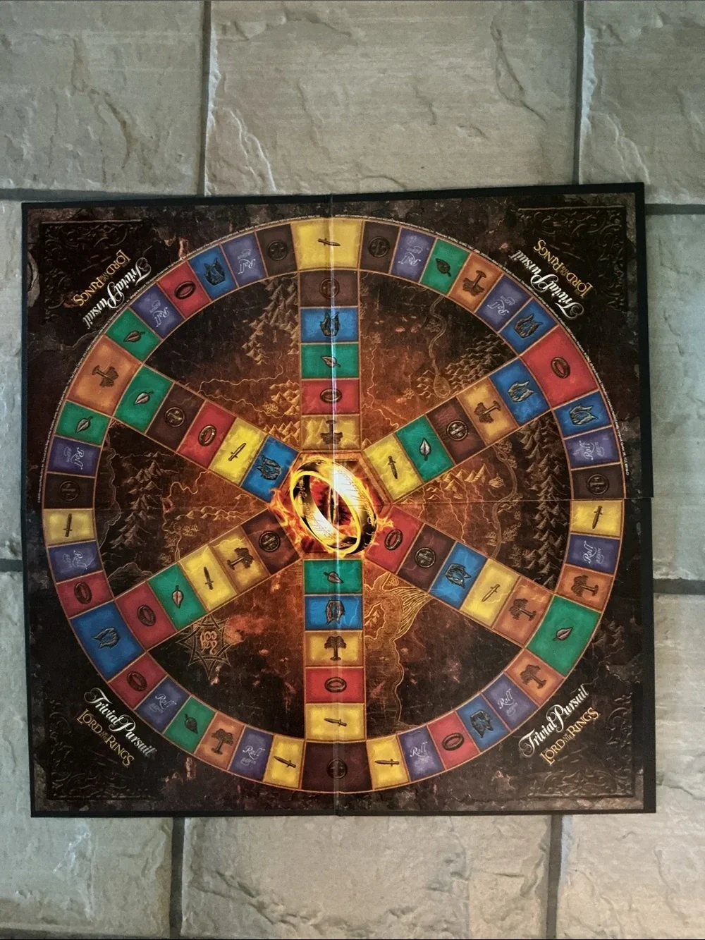The Lord of the Rings Trivial Pursuit Collector's Edition - Brown/Gold